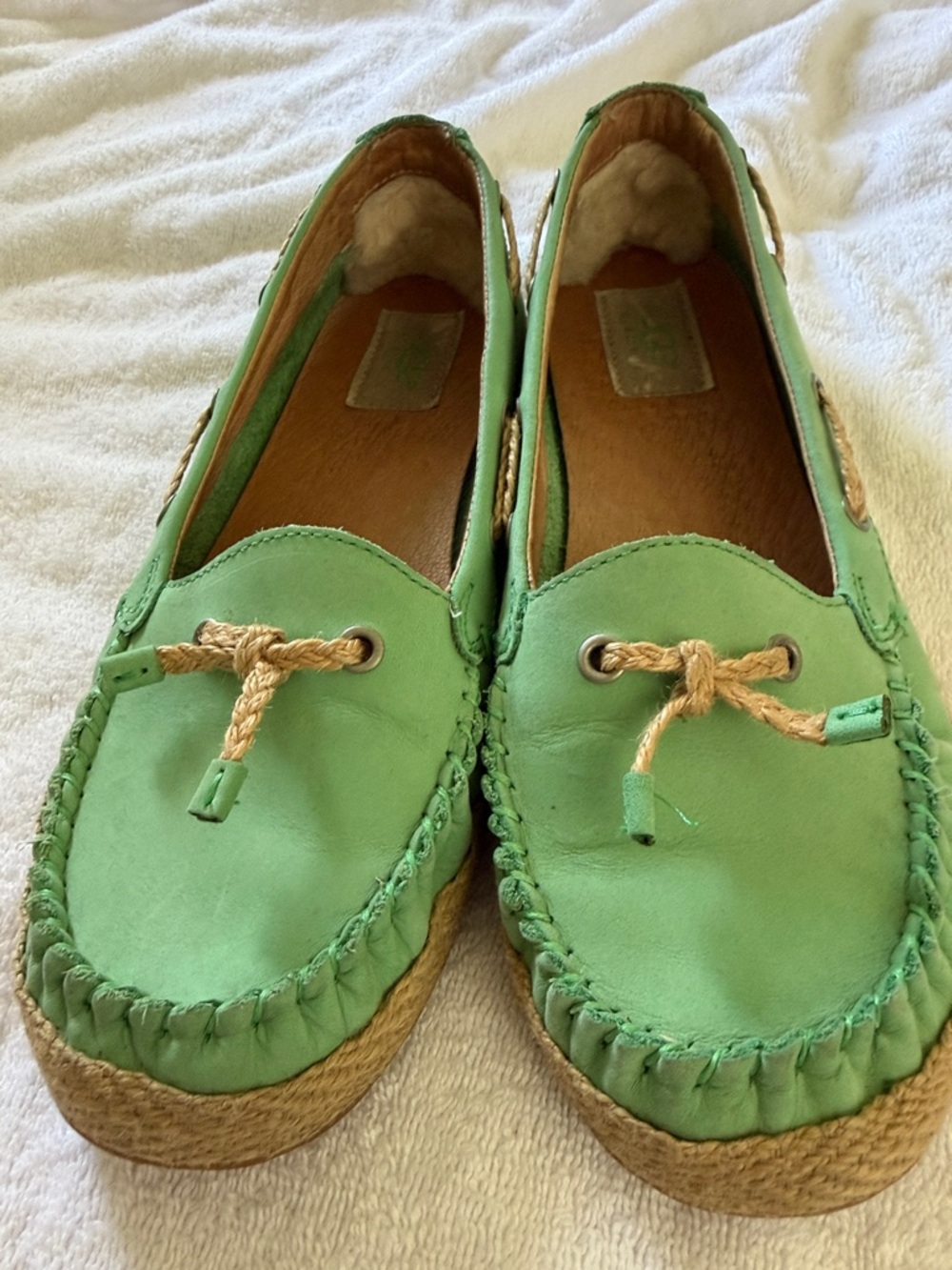 UGG Mint Green chivon stitched Leather Moccasin Loafers size 8 - Picture 2 of 8